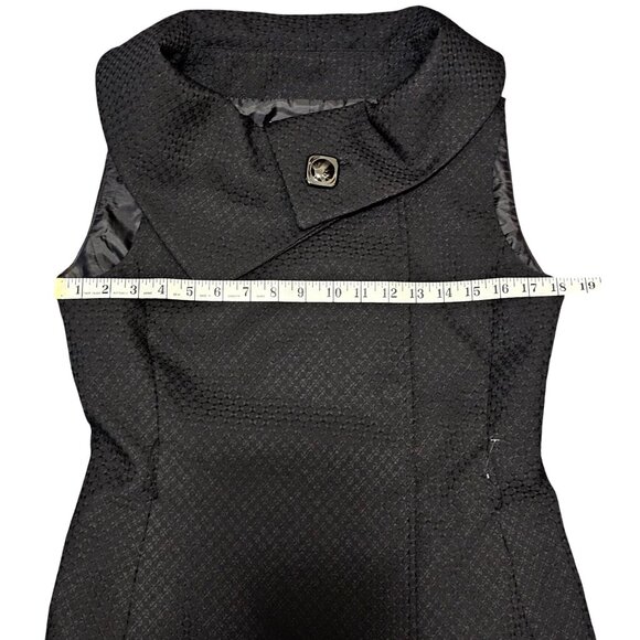 Vintage Style Textured Sleeveless Top With Oversized Collar & Button Detail In B - Picture 11 of 11